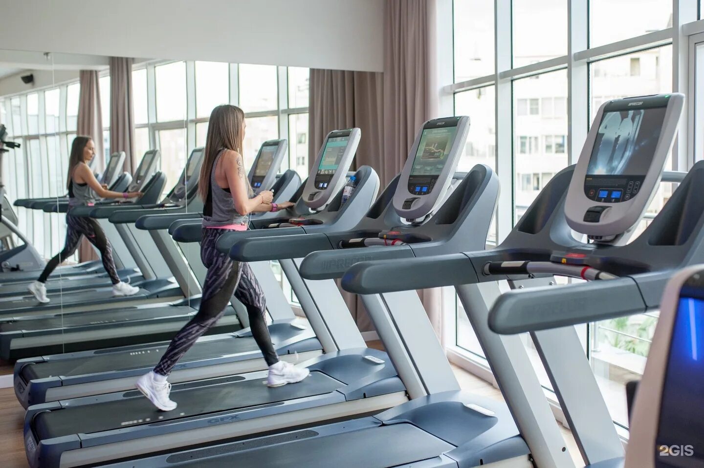 Аталанта сочи тренажерный зал. Pullman сочи тренажерный зал. Тренажерный зал отель. Спортклуб скала. Фитнес зал оранж сочи.