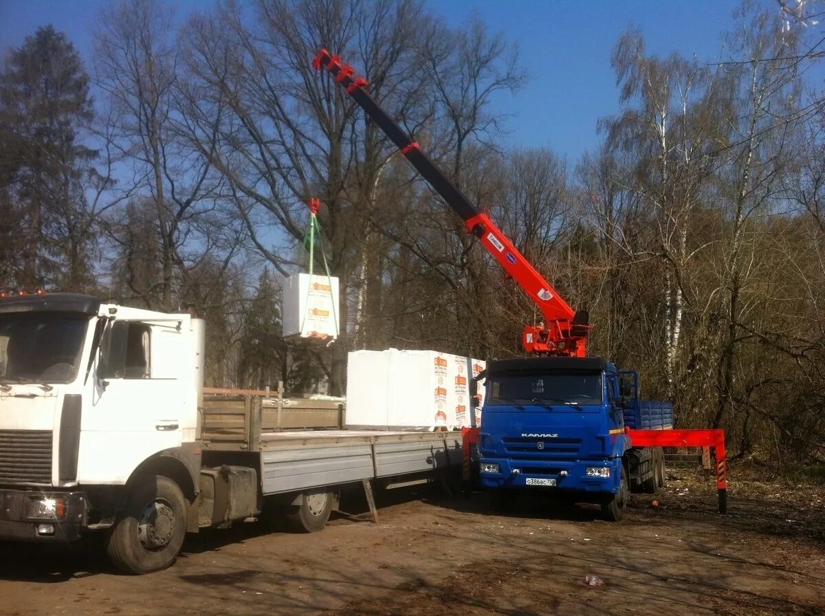 Манипулятор сергиев посад. Камаз манипулятор 3т 8м. манипулятор камаз 7 тонн подъем груза. камаз с кму гружоный контейнером. манипулятор с грузом.