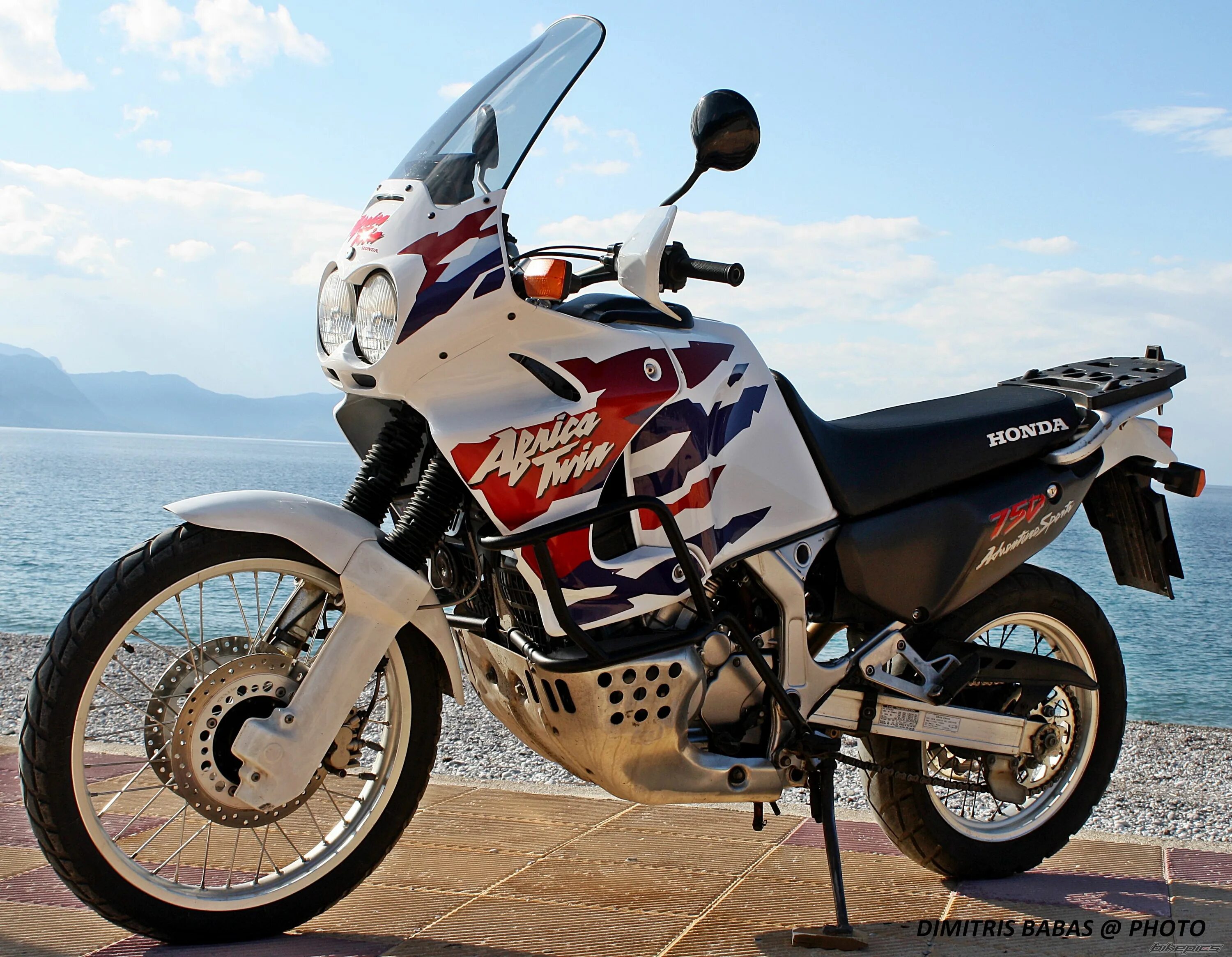 Хонда твин 750 купить. Honda XRV 750 Africa Twin. Honda Africa Twin 750. XRV 750 Africa Twin. Мотоцикл Хонда Африка Твин 750.