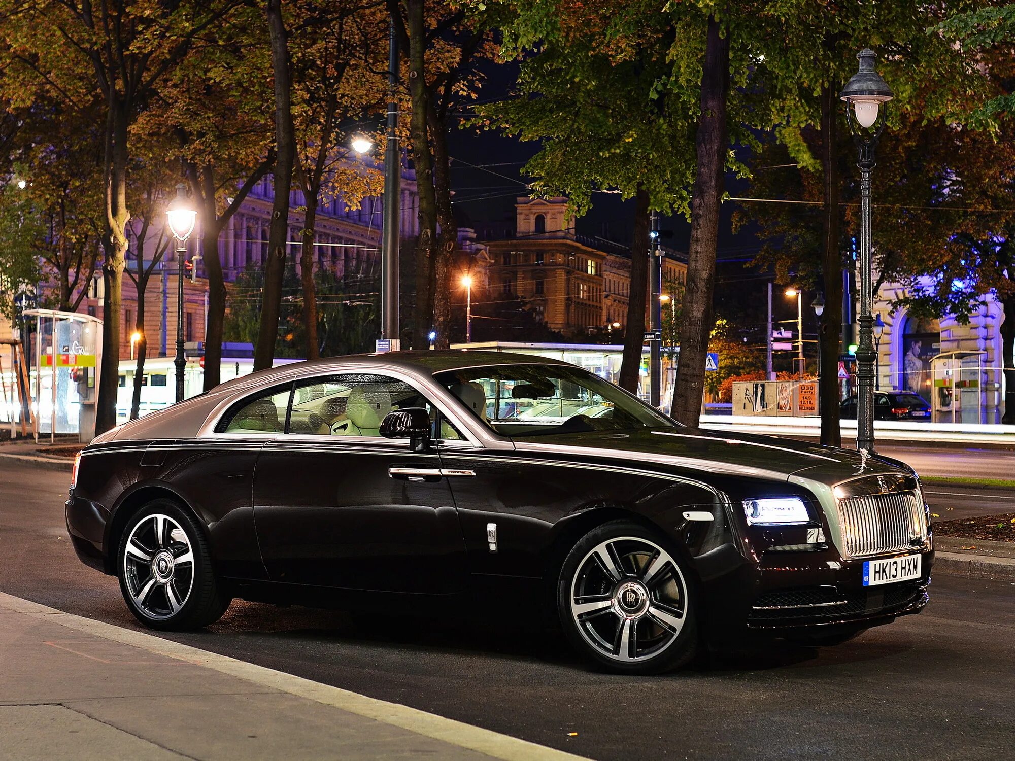 Роллс ройс купе. Роллс Ройс врайт. Rolls-Royce Wraith (2013). Купе Роллс Ройс Wraith. Rolls Royce Wraith Wraith 2013.