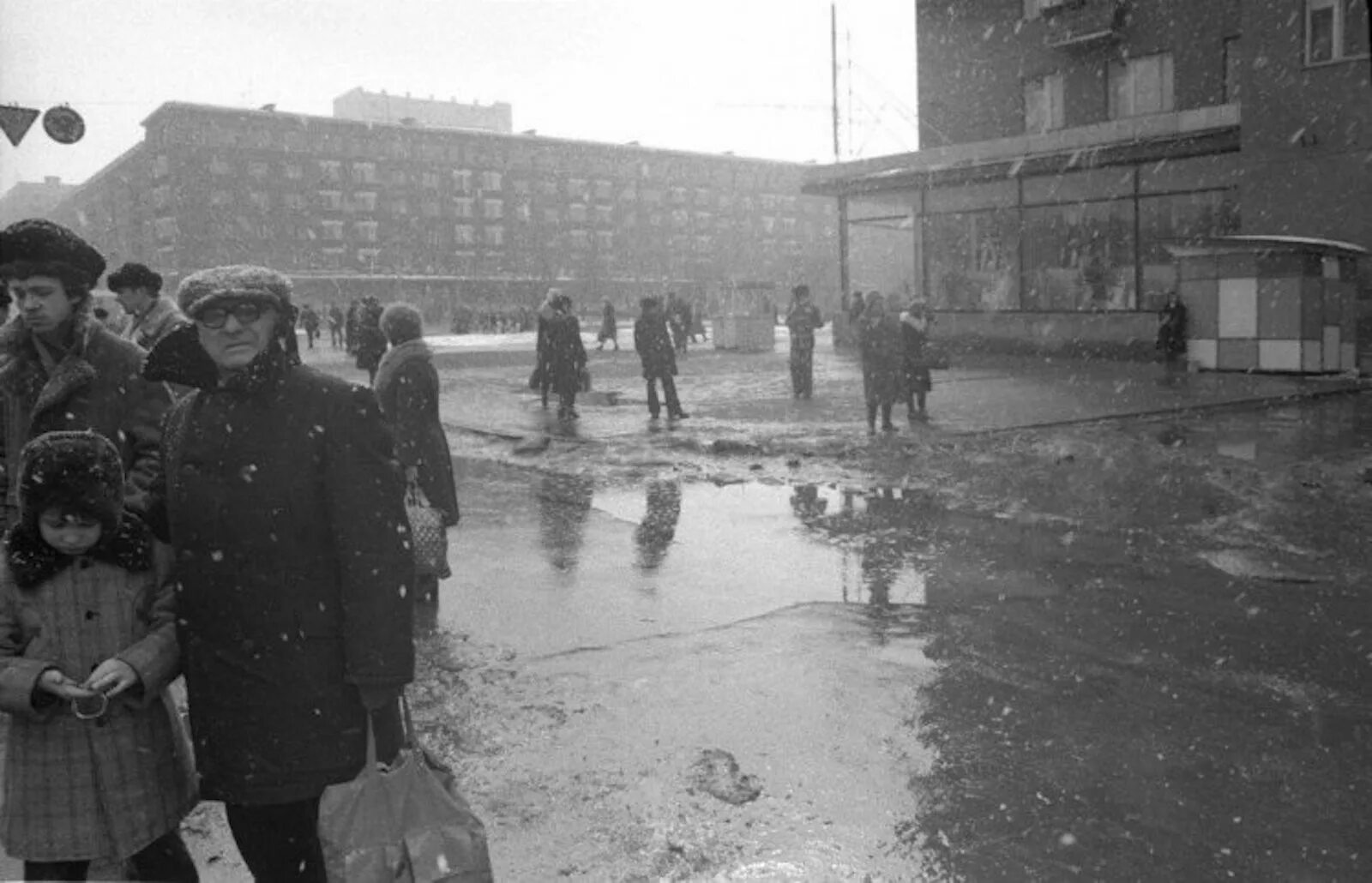 Свердловск 90 годов. Екатеринбург в 1990-е. Свердловск жби 80-е. Екатеринбург в 90. Екатеринбург свердловск, площадь 1905 года.