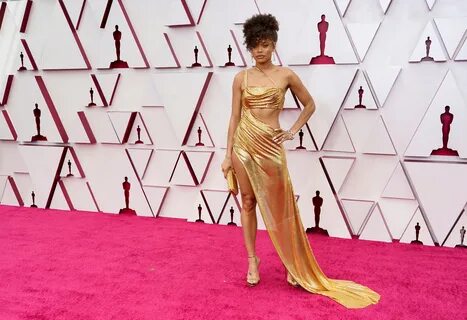 Singer Andra Day walks the Oscars red carpet.POOLThe. 