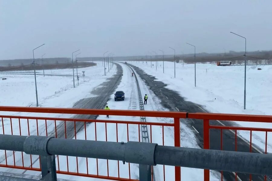 Весеннее ограничение движения для грузовиков 2024. Весенние ограничения для большегрузов 2023 в Свердловской области. Новосибирск весной. Дороги Новосибирска 2022. Весенние ограничения для большегрузов фото.