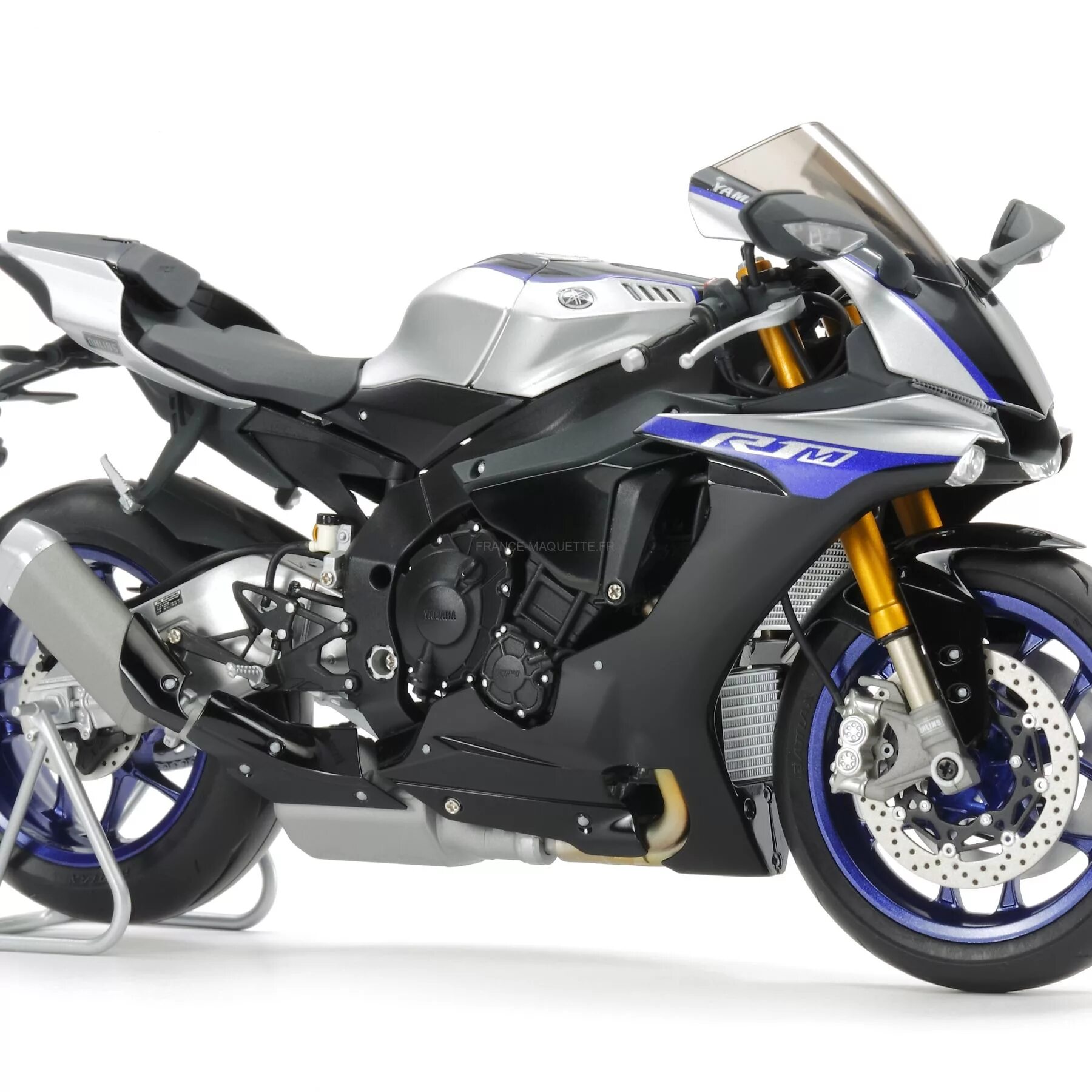 Купить мотоцикл сколько. Yamaha YZF-r1. Tamiya Yamaha YZF-r1. Мотоцикл Ямаха 1/12 Тамия. Yamaha YZF r1 2011.