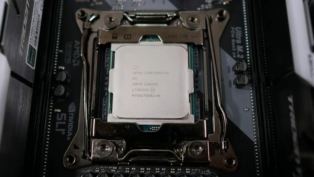 Intel 7 series c216. Процессор Intel Core i9-7980xe. I9 7980xe. Процессор Intel Core i9-7960x. Intel Core i9-9980xe.