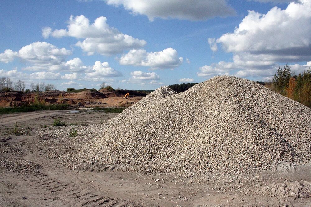 Кучка гравия. Куча щебня имеет. Куча щебня имеет. Измерение песка в куче. Щебень гранитный м1000 м1200.