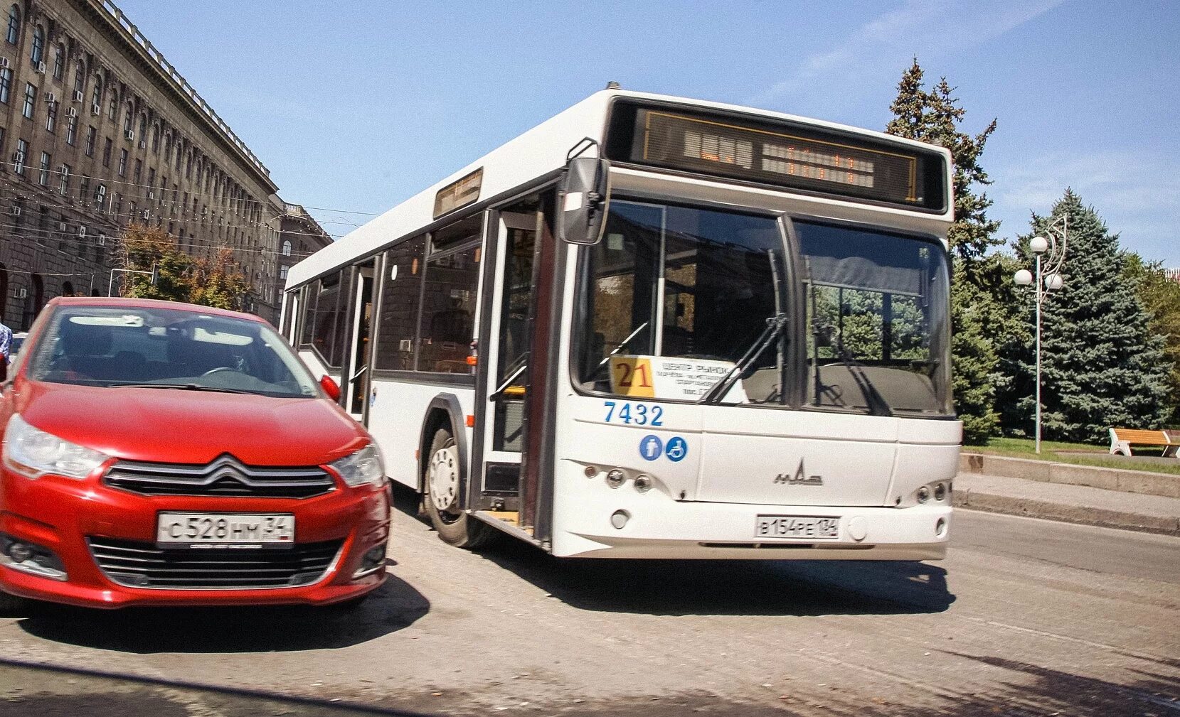 Автобус ЛИАЗ Волгоград. Автобусный парк Волгоград. ЛИАЗ ПИТЕРАВТО. Автобусы в Волгограде в ПИТЕРАВТО.