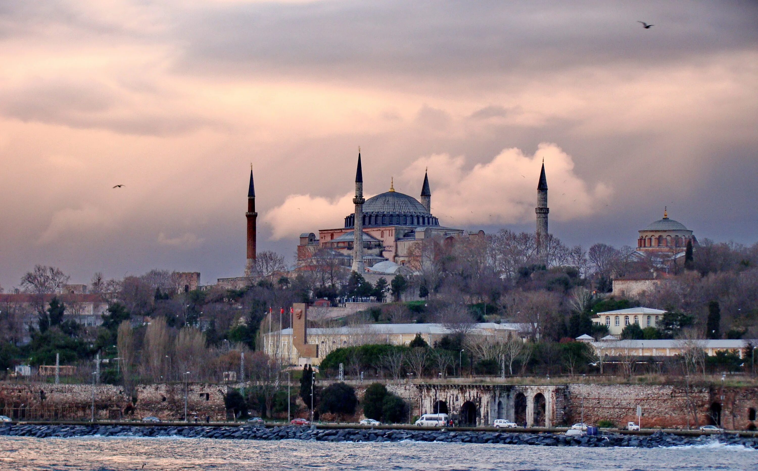 Стамбул Босфор. Стамбул голубая мечеть Босфор. Турция Стамбул осень Босфор. Турция пойтахти Истанбул. Разница со стамбулом
