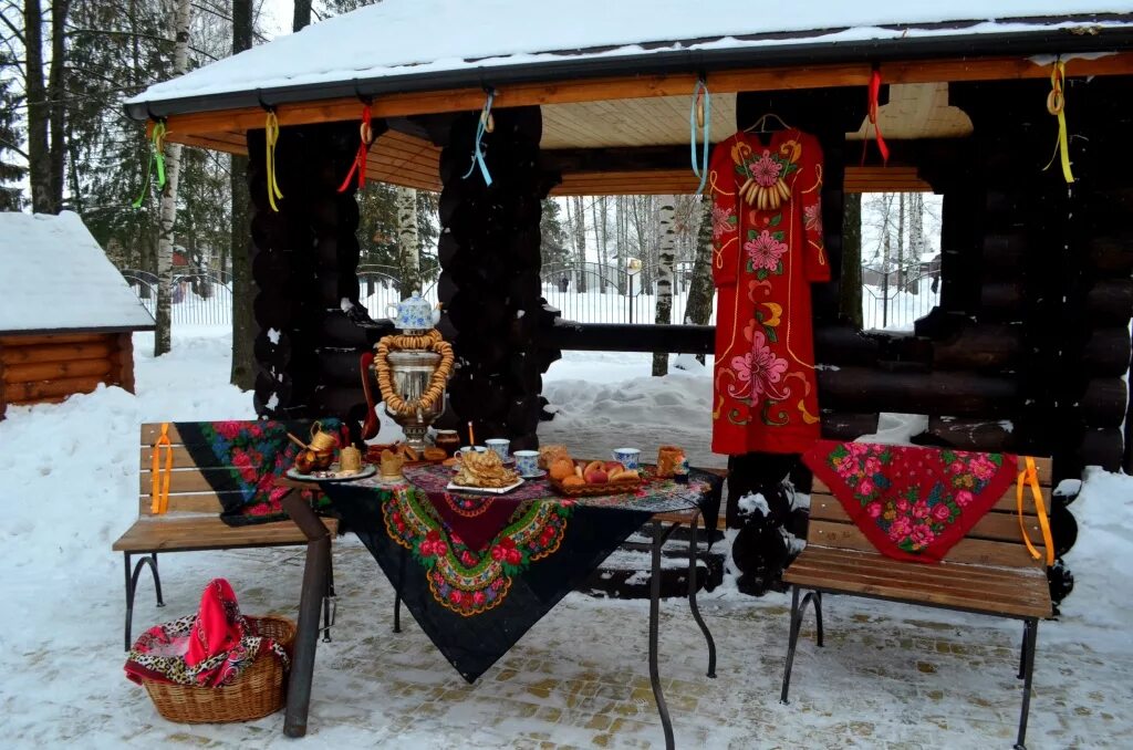 Фотозона на масленицу. Фотозона в стиле русской избы. Изба масленица. Декорации на масленицу. Кустодиев осенний сельский праздник.