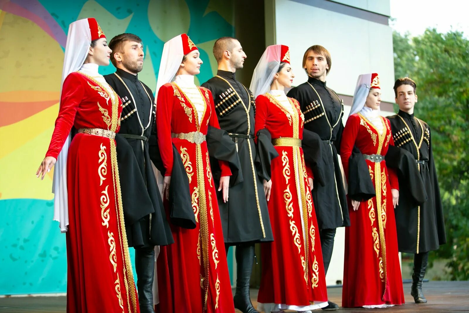 Национальный костюм Абхазии. Национальный костюм народов Абхаз. Национальная одежда абхазцев. Абхазы в Абхазии.