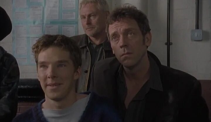 Немного за сорок. Немного за сорок сериал. Хью лори и бенедикт камбербэтч. Немного за сорок сериал 2003. Немного за сорок.