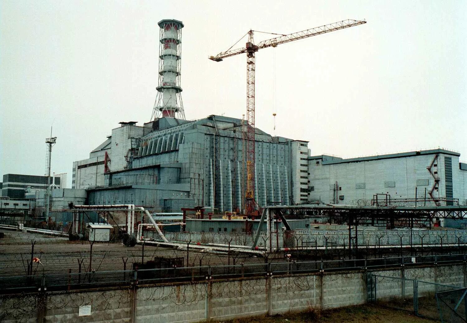 Chernobyl nuclear. 4 Энергоблок Чернобыльской АЭС 1986. Саркофаг Чернобыльской АЭС 2000. 4 Энергоблок ЧАЭС 2000. 1 Энергоблок ЧАЭС.