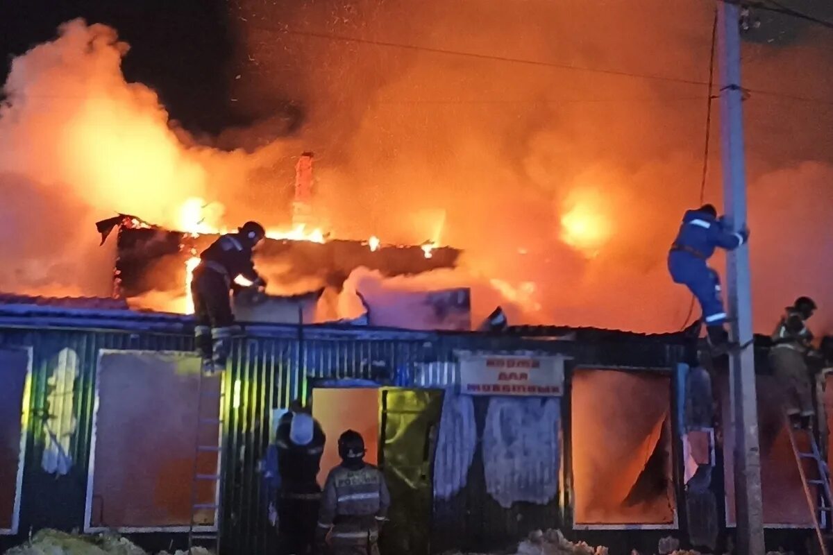 Пожар в доме престарелых в Кемерово. Пожар в частном доме. Ночной пожар. Пожар на производстве.