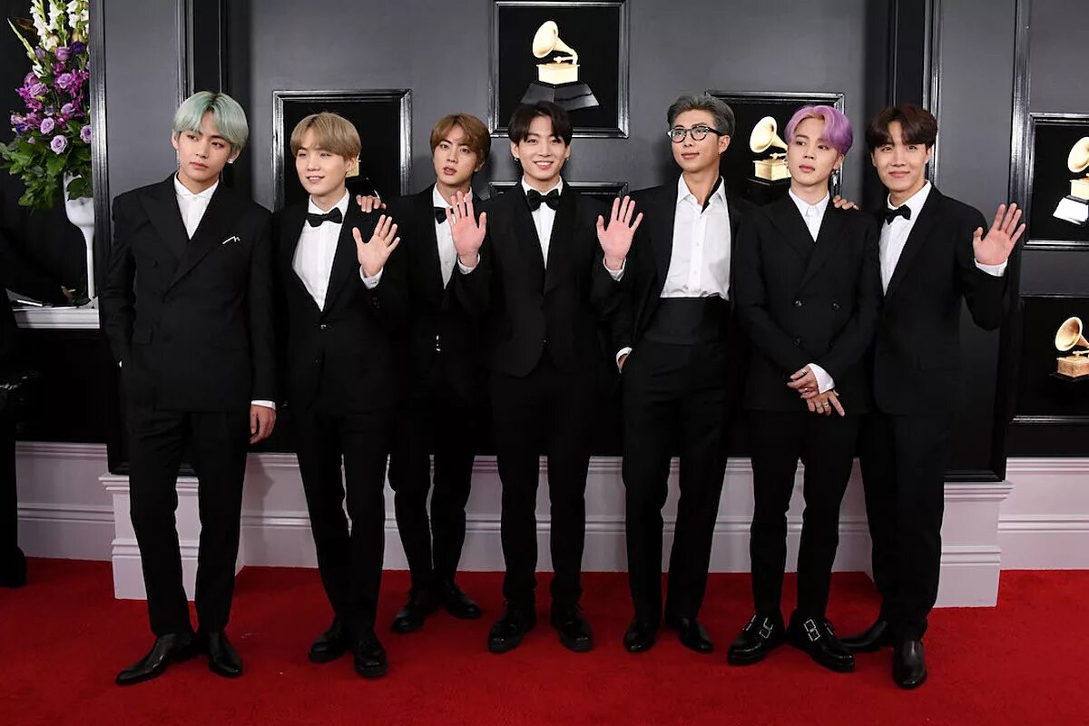 Bts ориентация участников. БТС Грэмми 2019. Группа БТС 2022. BTS группа Грэмми. БТС участники Грэмми 2022.