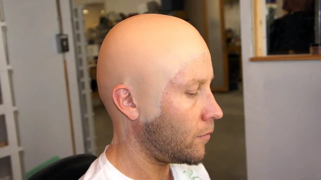 Как сделать лысину. Мужчины прикрывающие лысину. Прически для лысеющих мужчин. Как сделать лысину. Как сделать лысину.