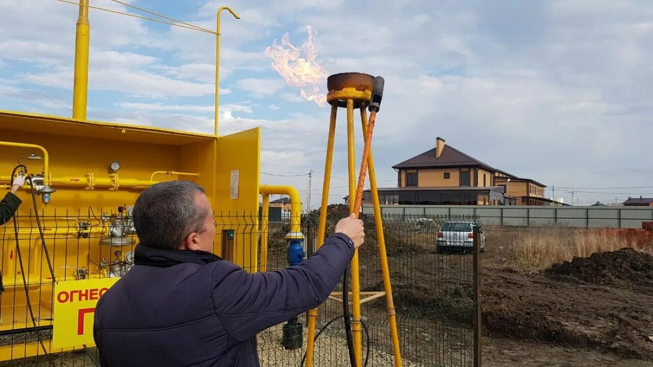Газификация домов. Деревня лисицы тверская область. Газовая труба в селе. Газификация товариществом. Газовая труба.