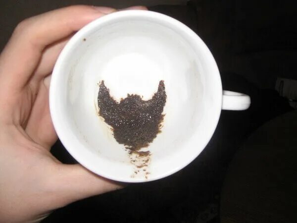 Гадание на гусиной лапе. Птица на кофейной гуще. Кофейная Гуща. Чашка с кофейной гущей. Сова на кофейной гуще.