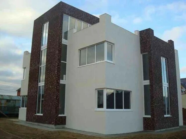 Дом отделка пенопластом. Оштукатуренный фасад здания. Модульная фасадная система fronttop. Отделка мокрый фасад. Штукатурные фасады домов.