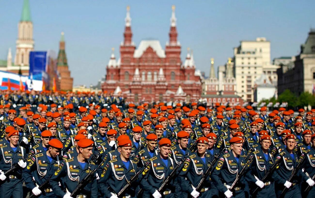 Парад в москве участники. Парад на красной площади 9 мая. 9 Мая день Победы парад на красной площади. Парад на красной площади 9 мая 2015 года. Парад на красной площади 9 мая 2008 года.