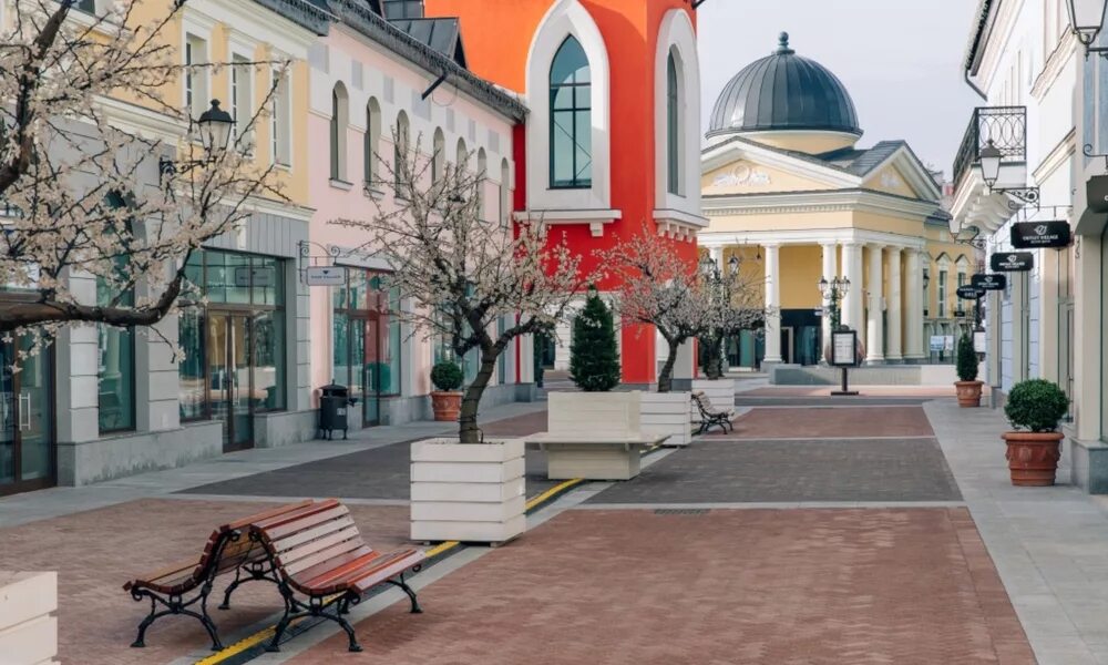 Outlet village магазины. Аутлет Вилладж Москва. Outlet Village белая дача. Аутлет белая дача Люберцы. Аутлет Вилладж Котельники.