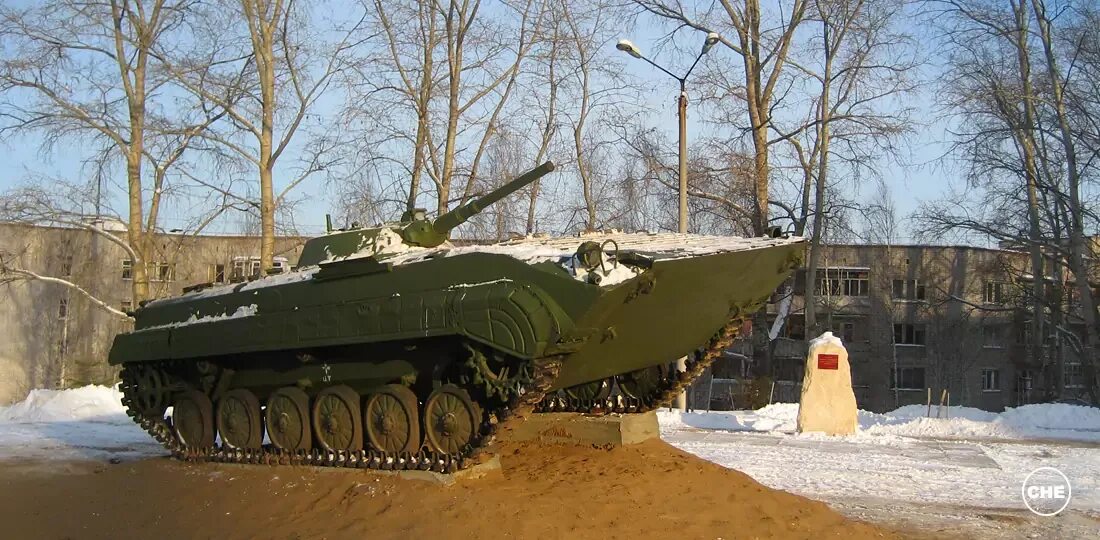 Бмп в городе. Бмп кирово-чепецк. кирово чепецк танк. памятник танк кирово чепецк. бмп на проспекте кирова кирово чепецк.