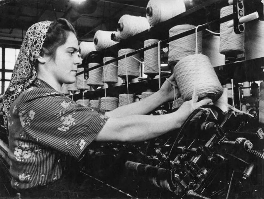 Ссср в 60е 80е годы. В 70 х годах стоит. Красивые советские девушки. Студенты 80-е годы. Советская москва в 80е.