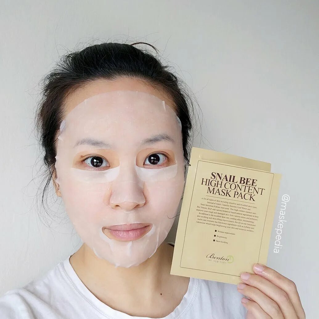 Маска корея лучшая. Benton Snail Bee Mask. Корейские маски для лица. Маска каркас корейская для лица. Корейская маска от морщин.