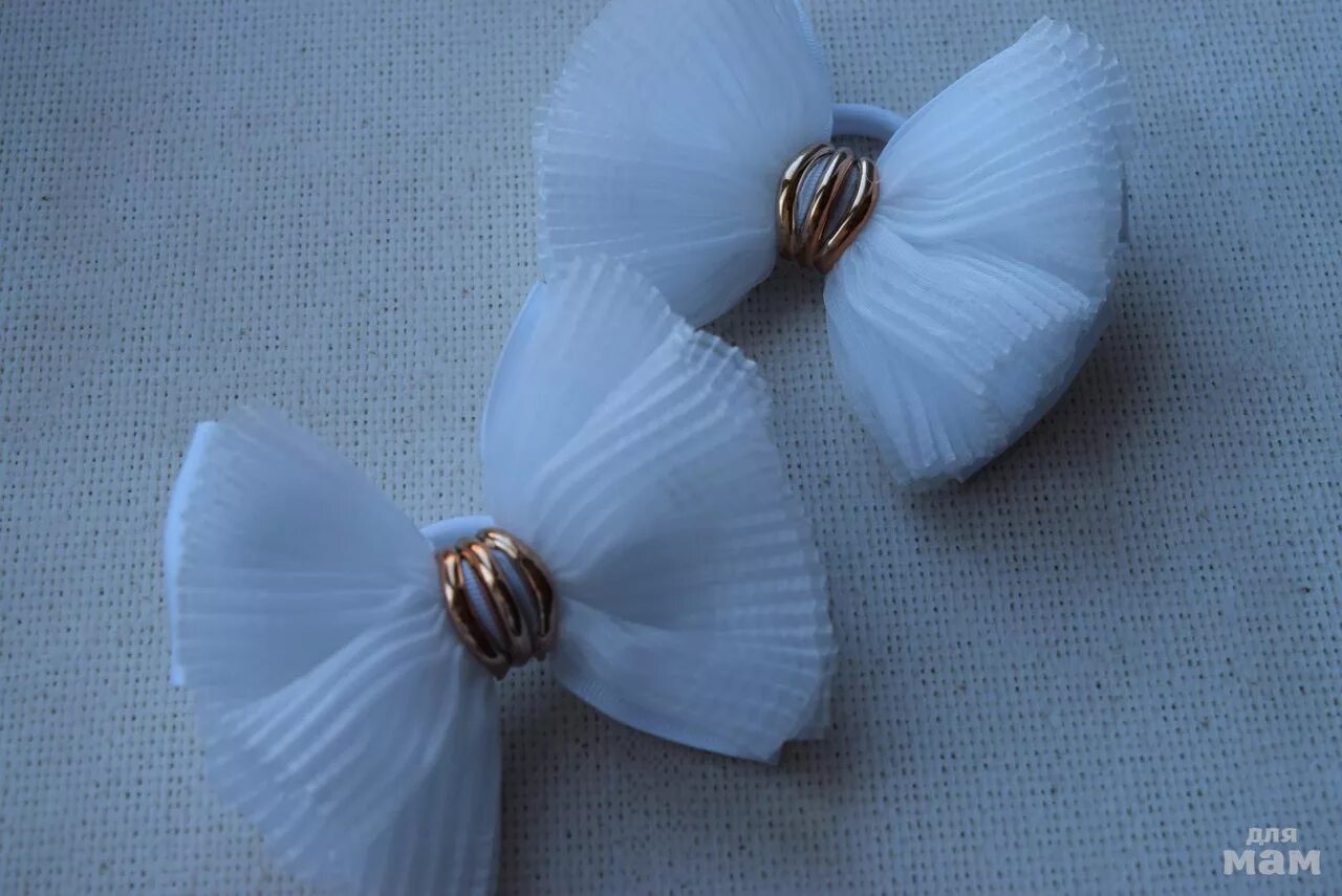 Гофрированный бант своими руками. Поделка бантик. Гофрированные банты. Гофрированный бант своими руками. Бант из капроновой ленты.