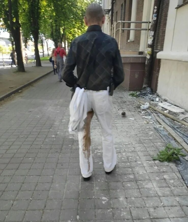 обосаный. обосаный. спящие люди. обосаный. девушка описалась и обкакалась.