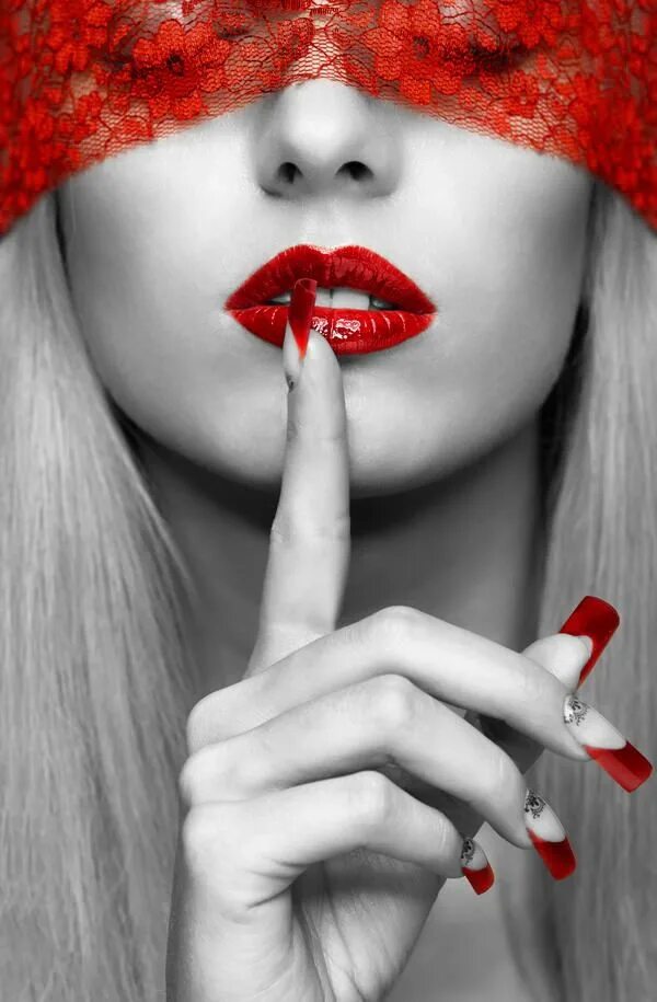 Девушка с пальцем у губ. Девушка палец к губам. Женские губы. Палец во рту у девушки. Палец у губ.