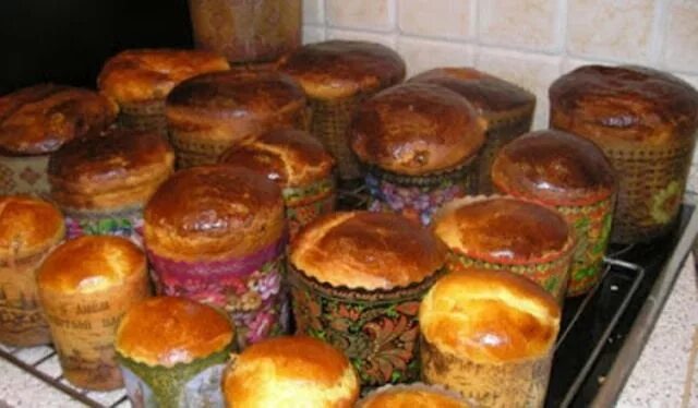 Где лучше хранить куличи до пасхи. Цыганские пасхальные куличи. цыганские пасочки куличи. цыганские куличи на пасху. пасха у цыган куличи.