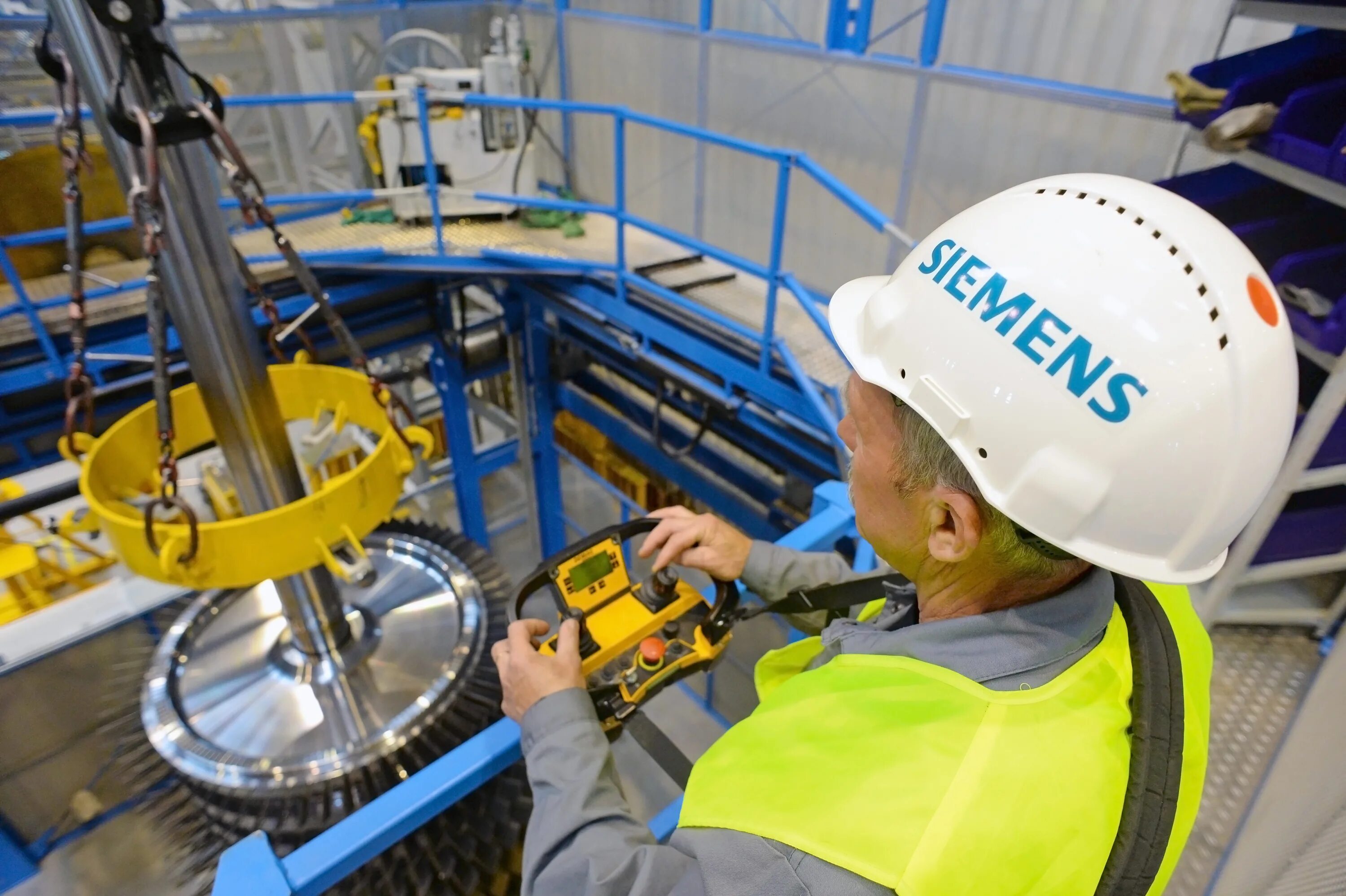 Взаимо заменяемость запчастей мека и m4va. Труба северный поток 2. Сварка труб (северный поток). Турбина для северного потока. Газовая труба.