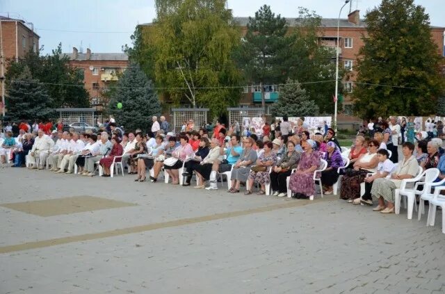 Погода краснодарский край кущевский район с красное. Станица Кущёвская Краснодарский край. Ст Кущевская школа 1. Село красное Краснодарский край Кущевский район. Станица Кущёвская Краснодарский край 5 школа.