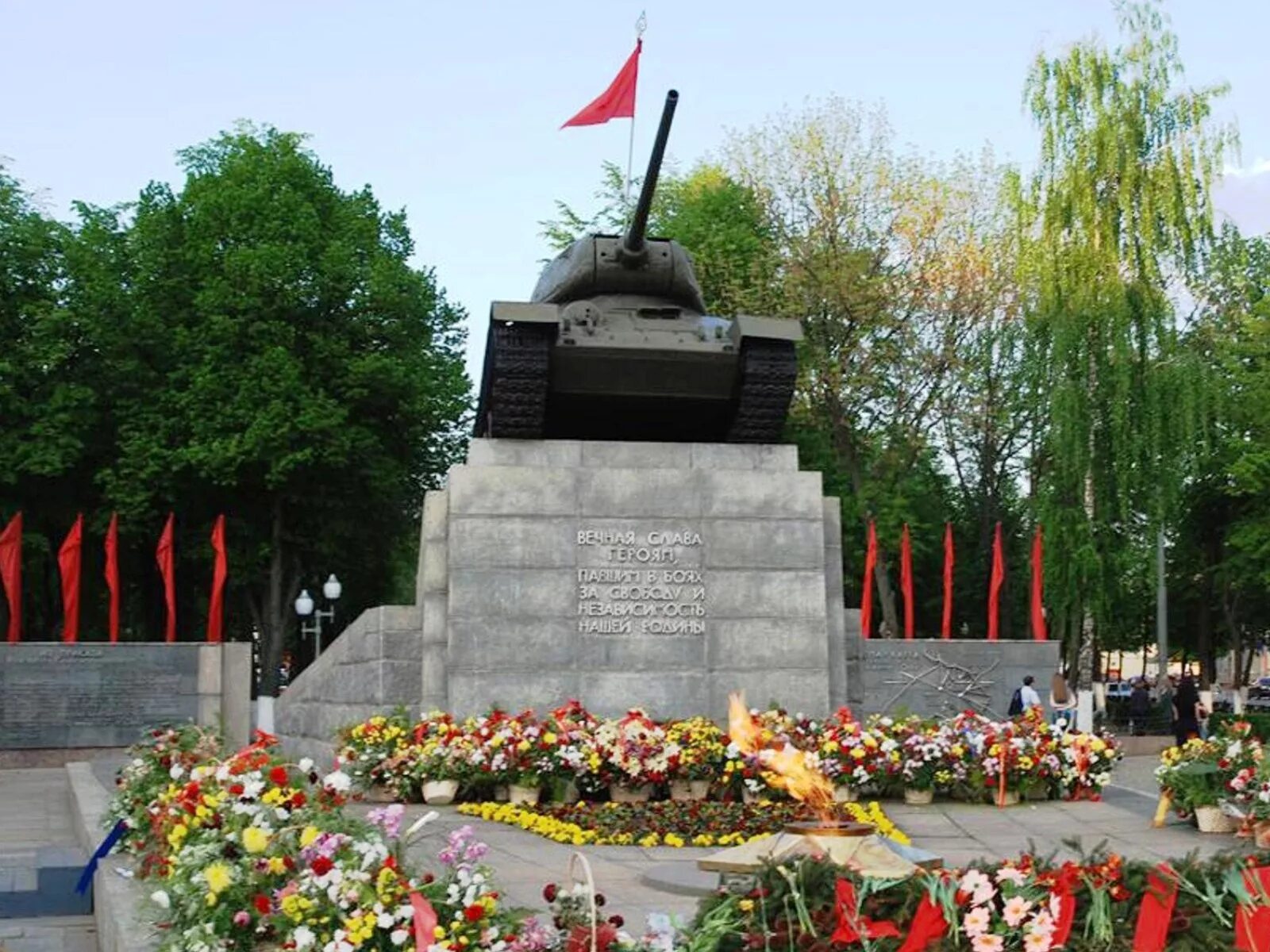 Т и м г орел. Город орел сквер танкистов. сквер танкистов памятник танк орёл. памятник танкистам в орле. достопримечательности орла сквер танкистов.