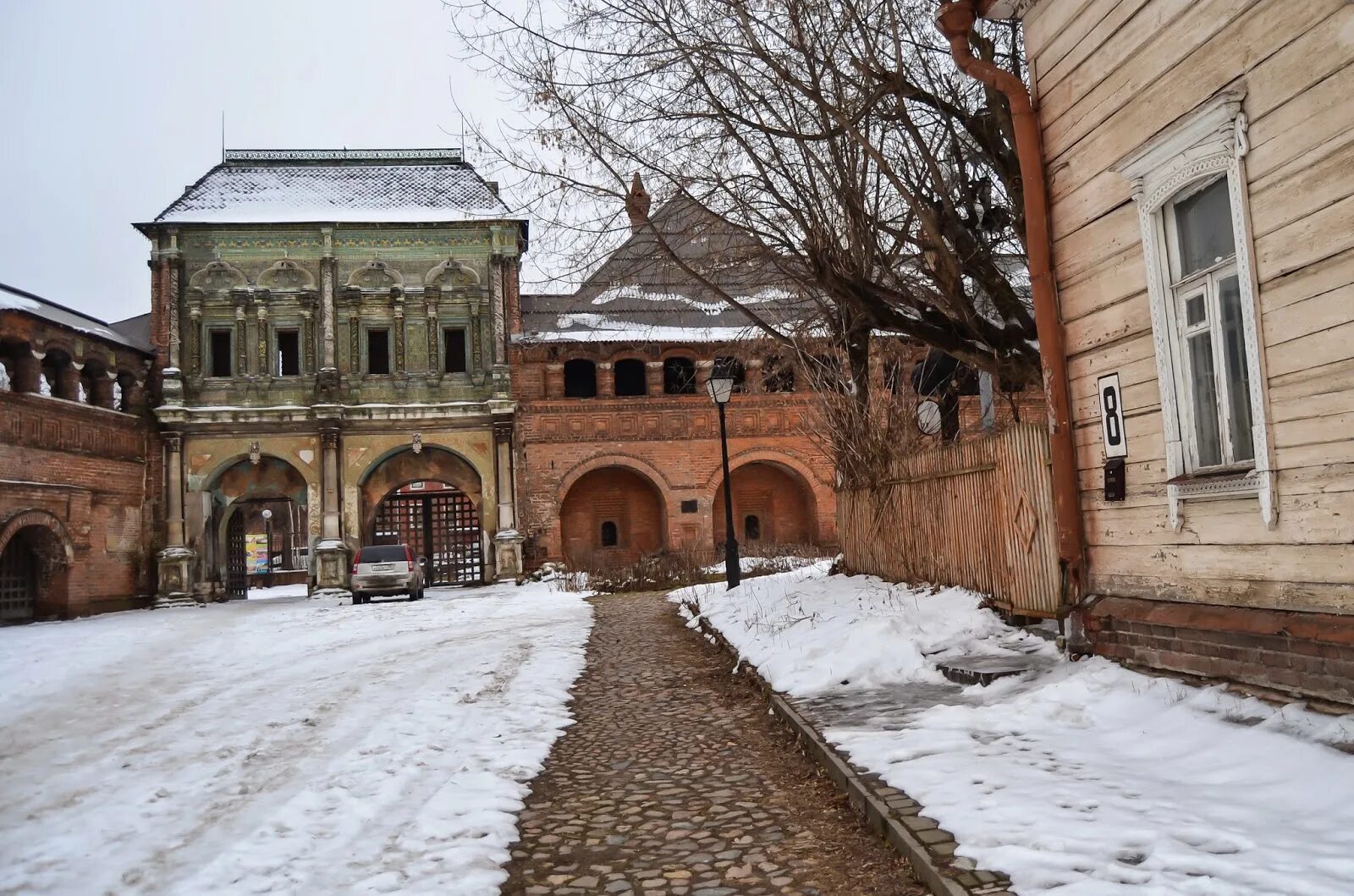 Крутицкое патриаршее подворье крутицкая ул 8 фото. Крутицкое подворье в Москве. Крутицкое Патриаршее подворье, Москва, Крутицкая улица, 8. Крутицкое подворье в Москве храм. Барановский Крутицкое подворье.