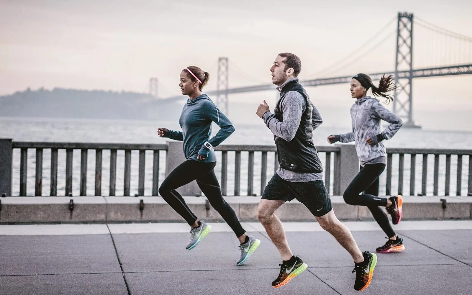 Слово бег. Nike Running. Nike Running бег. Спортивный стиль в городе. Пробежка Nike.