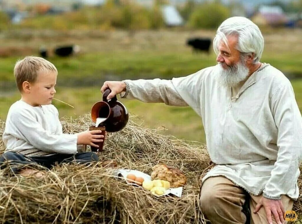 Деревенский дед. Старики в деревне. Дедушка и внук. Бабушка и дедушка в деревне. Добрые люди вся россия