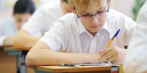 В школе 124 ученика изучают