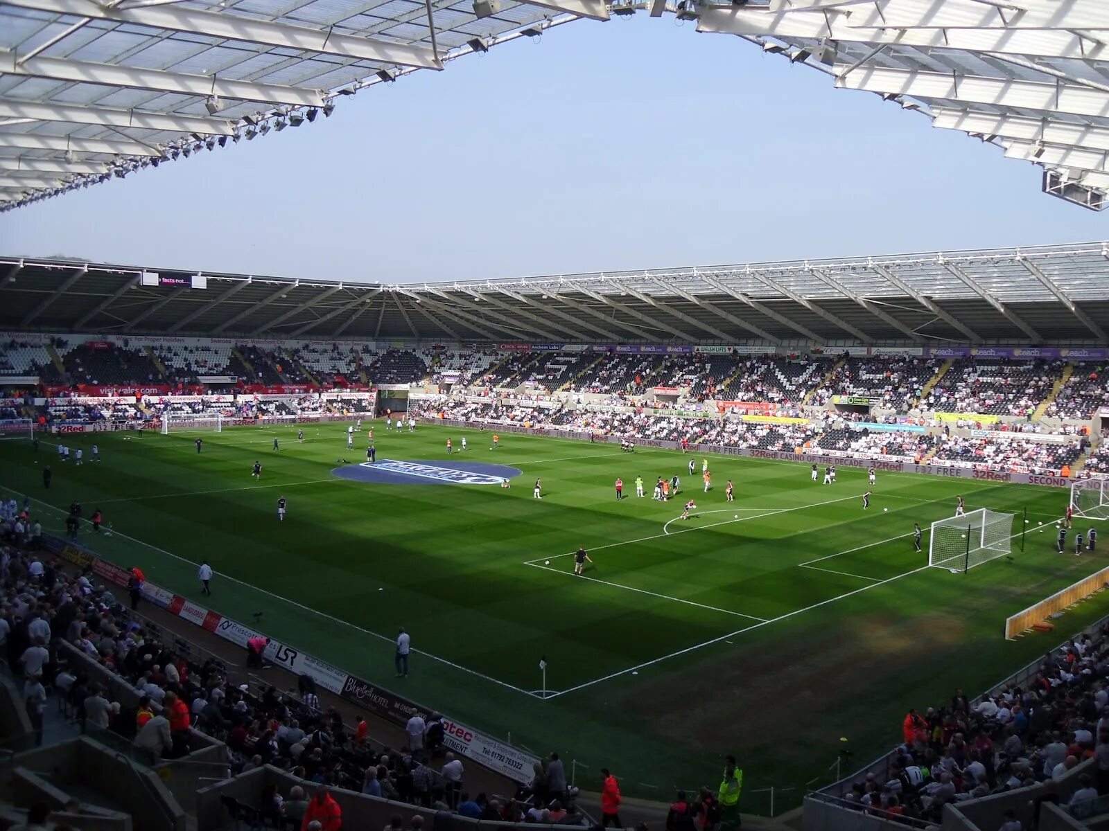 Стадион Liberty Stadium. Сент-Мэрис стадион. Swansea City стадион. Liberty Stadium Swansea. Стадион перевод