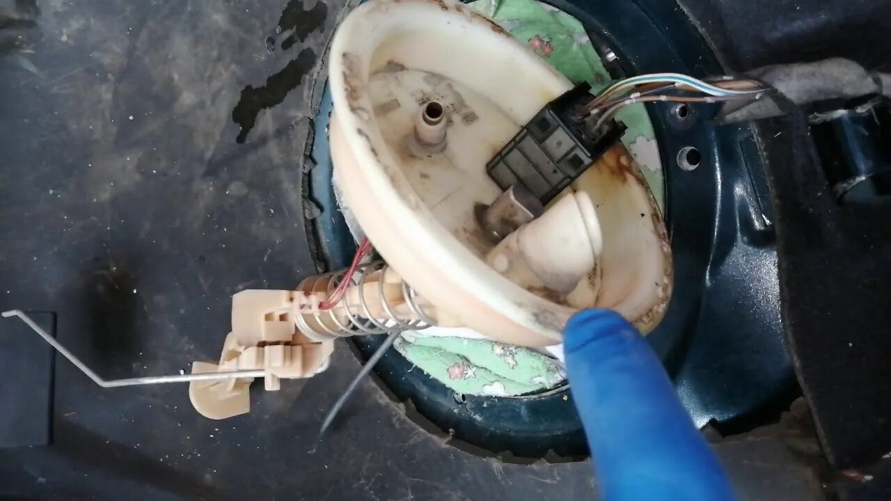Бмв е39 уровень топлива. Датчик уровня топлива bmw e36. датчик уровня топлива бмв е46. датчик уровня топлива бмв е39. бензонасос бмв е39.