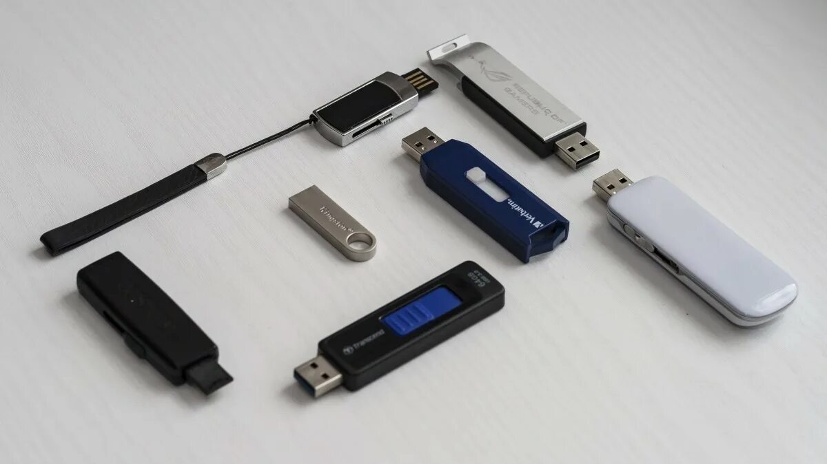 Add an extra 64GBs of memory to your mobile with SanDisk's new USB 3.0 smartphon