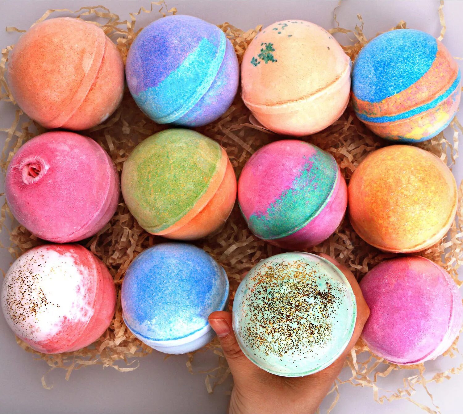 Где купить бомбочку для ванной. Бомбочки для ванны Bath Bomb. Необычные бомбочки для ванны. Идеи бомбочек для ванны. Бомбочка для ванной детская.