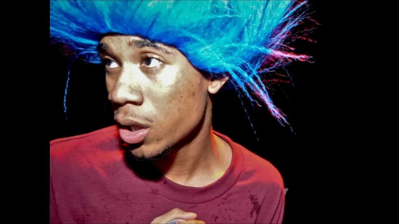 Наушники битс бай дре мем. Hodgy beats. Ходжи битс и нелли. Наушники beats lebron james. Скала реклама наушников.