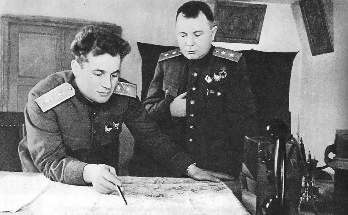 Черняховский великая отечественная. Генерал черняховский 1945. Генерал черняховский 1945. Маршал черняховский. Черняховский великая отечественная.