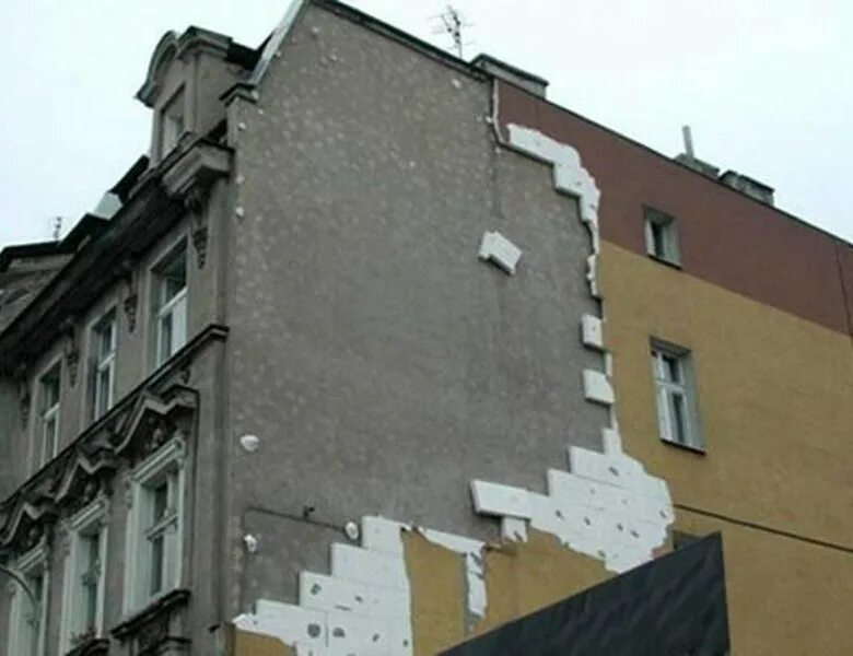 Трещины фасада зданий. Разрушение фасада здания. штукатурные фасады многоэтажных домов. мокрый фасад. обрушение вентилируемого фасада.