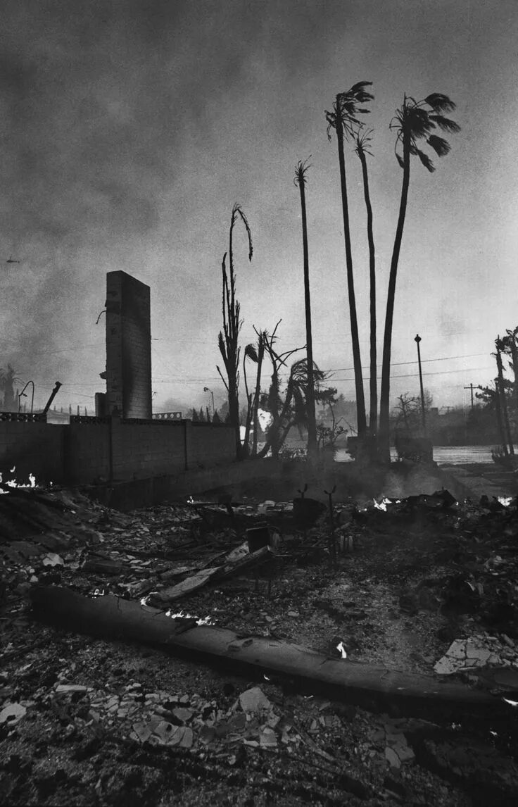 Землетрясение в лос анджелесе. Лос анджелес 1994. Калифорния 1994 год. Землетрясение нортридж 1994. Лос анджелес землетрясение 1994.