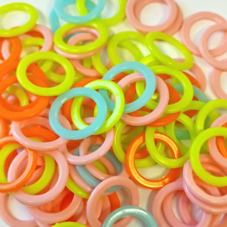 Пластиковые колечки. Пластиковые колечки. Пластиковые колечки. 8. Пластиковые колечки.