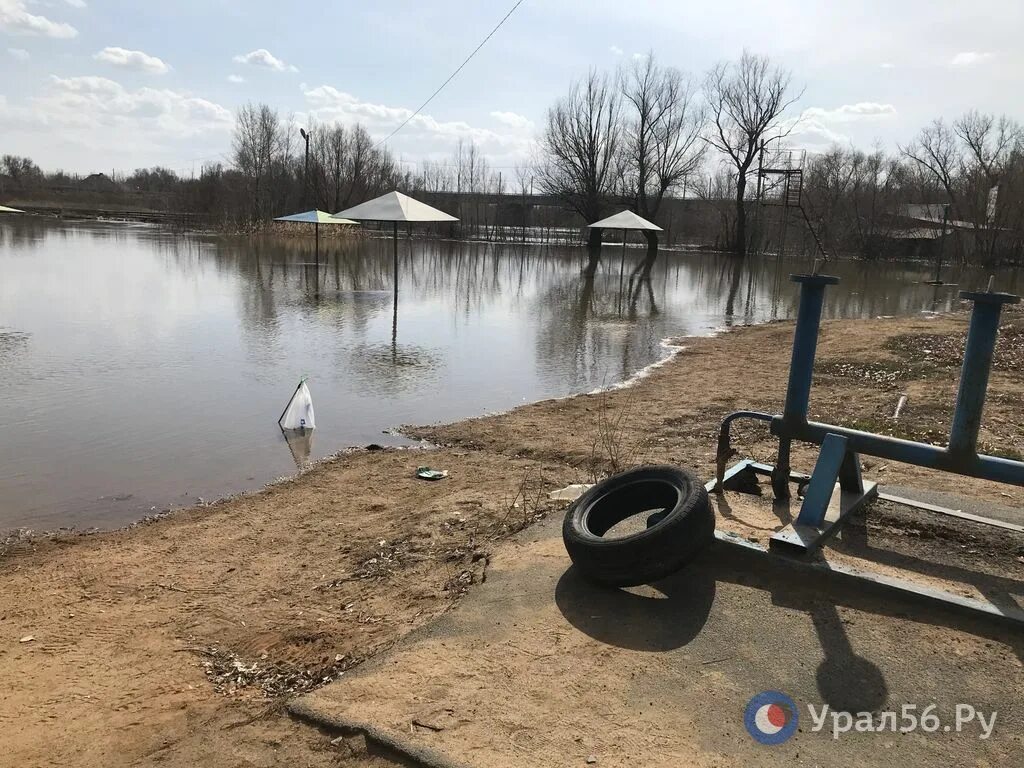 Какой уровень воды в урале сегодня. Река кумак в Оренбургской области. Река Урал Оренбург. Паводок. Водохранилище на реке Урал.