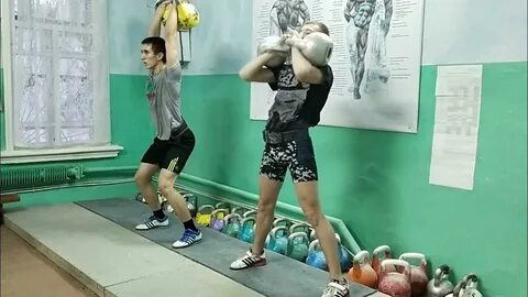Рывок гири мужчины