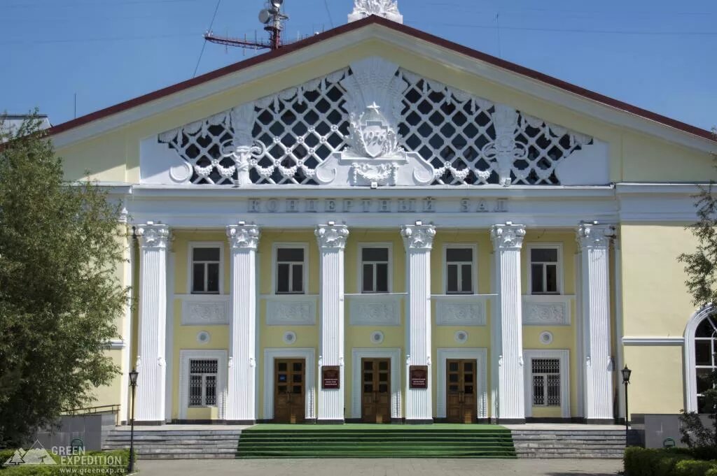Театры города оренбурга. М. Театр драмтеатр оренбург. Горького, оренбург. Театры города оренбурга.